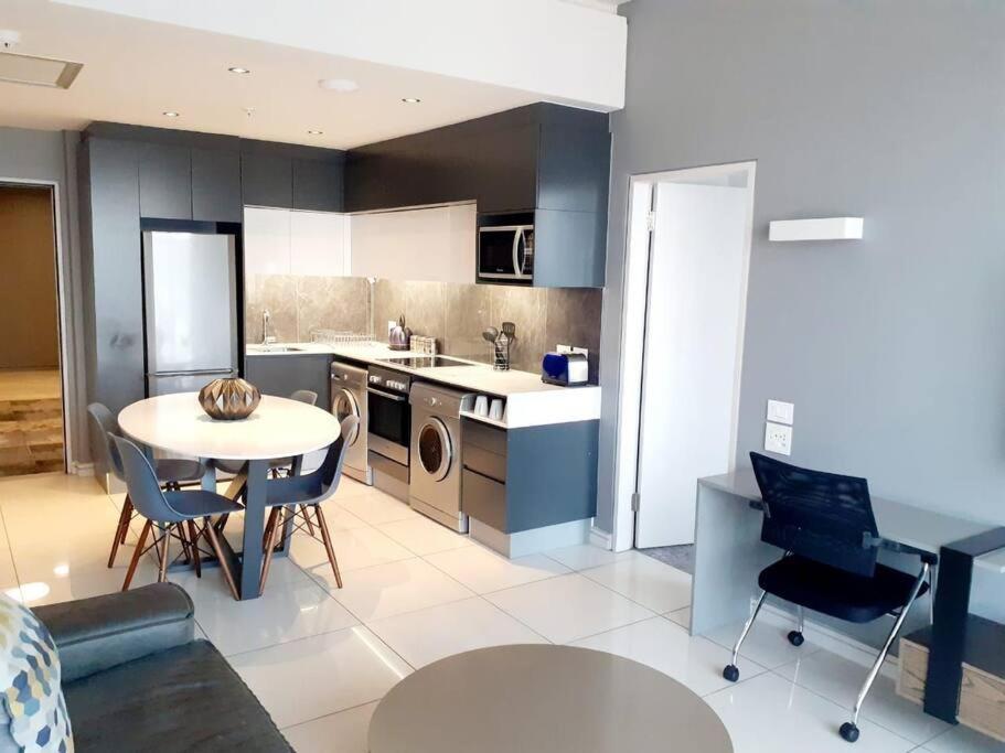 530 On The Parks Apartment โจฮันเนสเบิร์ก ภายนอก รูปภาพ