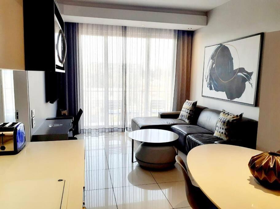 530 On The Parks Apartment โจฮันเนสเบิร์ก ภายนอก รูปภาพ