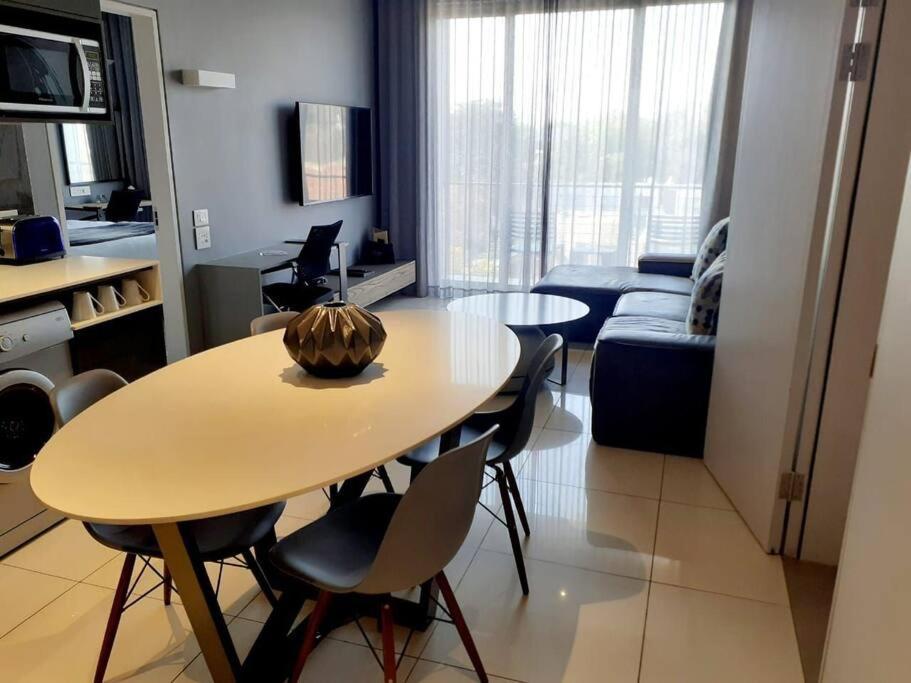 530 On The Parks Apartment โจฮันเนสเบิร์ก ภายนอก รูปภาพ
